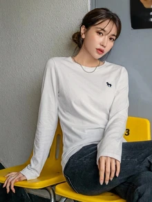DAZY 女款簡約刺繡長袖T恤，適合日常穿著的多功能款式 - 白色 - 查看 3