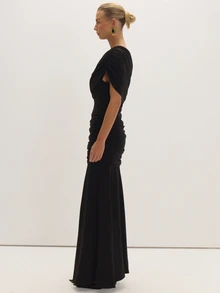 MUSEYN Gaun Maxi Hitam Asimetris dengan Detail Kerut dan Model Bahu Terbuka, Gaun Abadi untuk Kencan Malam, Musim Gugur Terbaru - Hitam - View 3