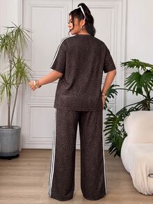 SHEIN EZwear 女款大尺碼街頭風豹紋長袖T恤與條紋拼色寬鬆長褲套裝 - 巧克力棕 - 查看 2