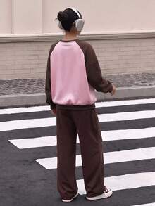 Tween女孩咖啡色與粉色拼接緞帶蝴蝶結印花運動衫套裝 2件組 休閒運動百搭日常款 加厚保暖內裡 秋冬新款 - 粉色 - 查看 2