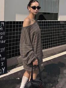 DAZY 女款條紋不對稱肩寬鬆街頭休閒T恤 - 卡其色 - 查看 3