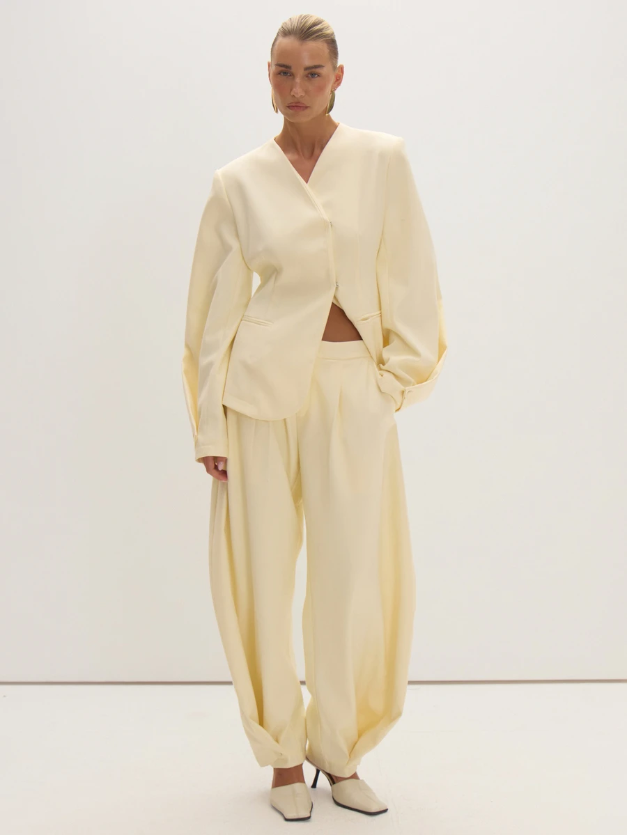 MUSEYN Cream Woven Barrel Leg Structured Suit Trousers Date Night Timeless Tailored Office New Season Fall - Beige - View 1