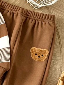 SHEIN Playful Pals 2件組男嬰可愛咖啡條紋熊圖案長袖圓領衛衣套裝，秋季返校度假冬季穿搭 - 彩色 - 查看 4