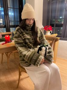 DAZY 女款領口休閒舒適長袖復古花卉圖案甜美風運動衫，秋冬款 - 橄欖綠 - 查看 3