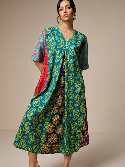LOTSLUV Vestido Solto Feminino com Estampa Paisley em Verde Azulado, Azul Marinho e Vermelho, Decote em V, Mangas Médias, Bainha Assimétrica, Estilo Boho Ocidental, Diwali, Férias, Brunch, Roupas de Feriado