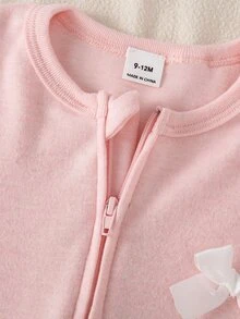 SHEIN 2件裝女嬰長袖連身衣，可愛甜美粉色與白色，蝴蝶結緞帶，圓領，常規款，適合秋季假期派對，前開拉鍊 - 彩色 - 查看 4
