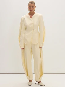MUSEYN Cream Woven Cinched Structured Suit Blazer Date Night Timeless Tailored Office New Season Fall - Beige - View 2