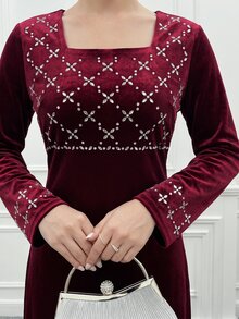 Yasmyna فستان عربي أنيق للنساء بياقة مربعة مزين بالراين - عنابي اللون - مشاهدة 6