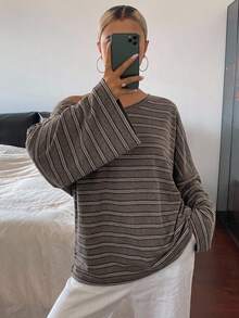 DAZY 女款條紋不對稱肩寬鬆街頭休閒T恤 - 卡其色 - 查看 1