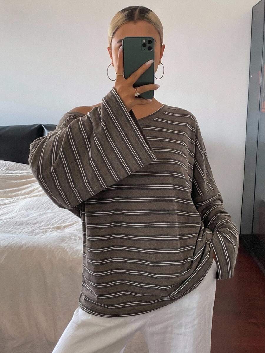DAZY 女款條紋不對稱肩寬鬆街頭休閒T恤 - 卡其色 - 查看 1