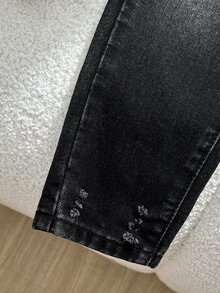 SHEIN 女童街頭風戶外百搭熱銷美式休閒百搭極簡水洗錐形牛仔長褲 2025 全季新款日常穿搭 - 黑色 - 查看 7