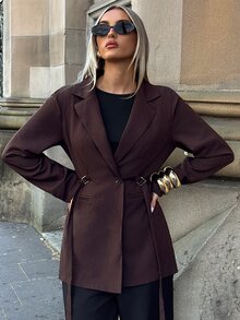 Aloruh Blazer Cokelat dengan Sabuk Samping dan Gesper Logam, Busana Kantor Minimalis Elegan untuk Berpergian - Coffee Brown - View 3