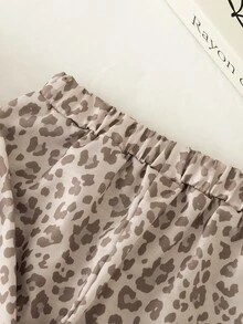 SHEIN Genkimix Kids 女童 (小號) 豹紋立領拉鍊 2 件套，豹紋立領拉鍊開襟夾克外套配落肩長袖，彈性袖口與下擺，搭配豹紋收口長褲，適合春/秋日常穿著、上學、購物、外出、拍照與旅行 - 卡其色 - 查看 8