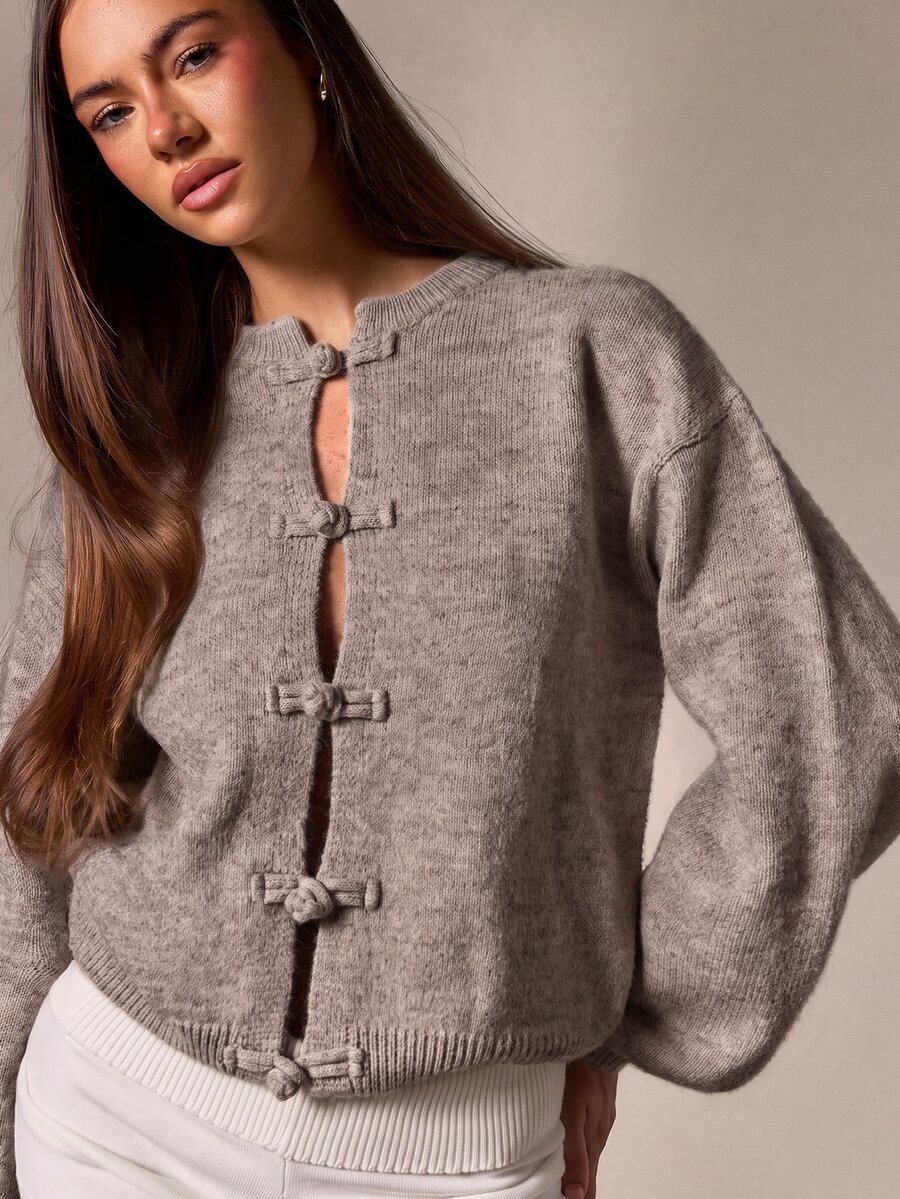 Athîral Cardigan Rajut Kasual Wanita Warna Polos dengan Desain Kancing Katak - Coklat - View 1