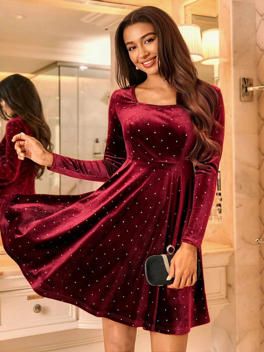 Amorya Gaun Pendek Elegan Lengan Panjang Leher Persegi Berhiaskan Berlian Imitasi untuk Wanita - Burgundy - View 1