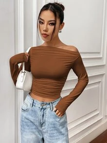 Flirla 女款純色不對稱肩長袖抓皺修身時尚T恤 - 鏽棕色 - 查看 4