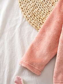 SHEIN Genkimix Kids 2件組女童幼兒圓領可愛卡通兔子與粉白格紋長袖上衣＋長褲舒適抓絨秋冬睡衣居家服 - 淺粉色 - 查看 4