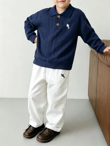 2件組男孩春秋長袖套裝，皇家藍針織提花 Polo 衫搭配白色休閒長褲，適合日常穿著、外出與休閒 - 藍白色 - 查看 8