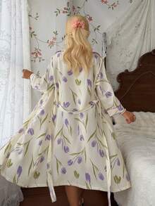CottageSlumber رداء حمام نسائي كاجوال للمنزل بطبعة زهور وخطوط زرقاء وبيضاء مع حواف متباينة - متعدد الألوان - مشاهدة 2