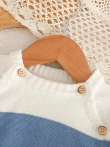 SHEIN 男嬰小男孩秋冬套頭毛衣與長褲套裝，時尚新品。毛衣採用拼色設計，展現清新可愛的童趣風格，紳士又討喜。由柔軟舒適的布料製成，適合嬰兒嬌嫩肌膚，讓寶寶穿著時保暖舒適 - 彩色 - 查看 4