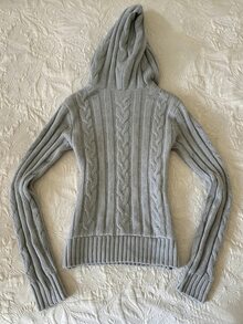 IslaSuriya Sweater Wanita Rajut Kabel Lengan Panjang dengan Desain Saku dan Tudung - Grey - View 2