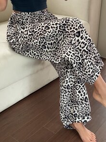 DAZY Celana Piyama Wanita Motif Leopard Musim Panas, Longgar, Ringan, dan Potongan Kaki Meruncing - Krem - View 3