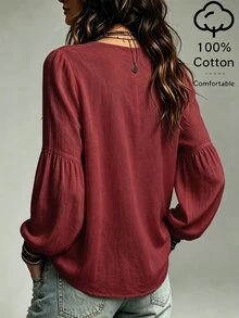 SHEIN Blus A-line longgar lengan sedang model lentera dengan tekstur warna krem-putih pudar, leher V dalam, lipatan ganda di kedua sisi, bahu multi-lipat, lengan mikro-kelopak, detail kerutan tambal sulam, dan potongan longgar. - Burgundy - View 2