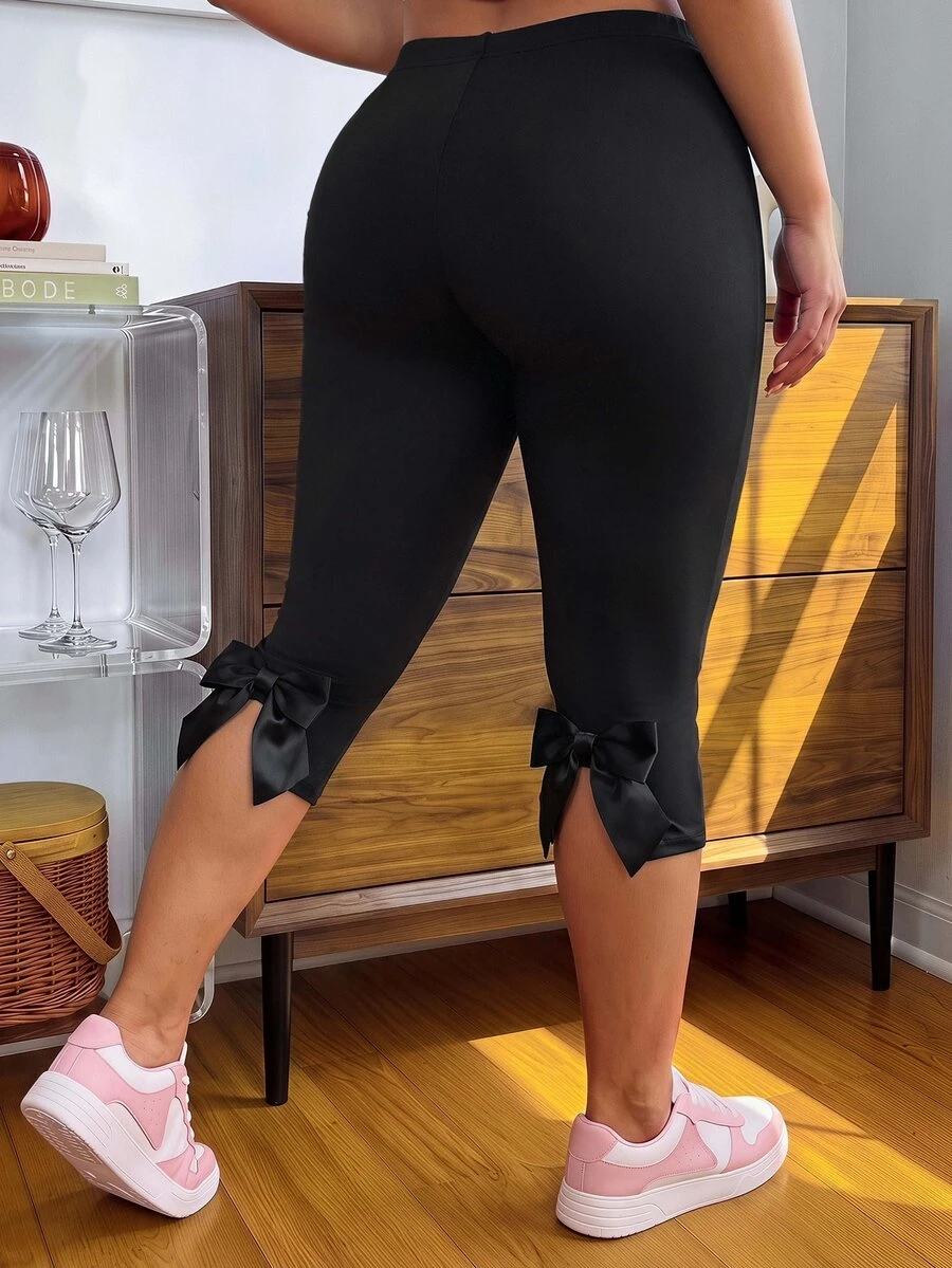 SHEIN Sovereign Charm Celana Pendek Ketat Olahraga Wanita Ukuran Plus Warna Hitam Model Crop dengan Desain Kupu-kupu di Bagian Bawah, Gaya Lari dan Atletik, Model Terbaru Musim Panas 2026 - Hitam - View 1