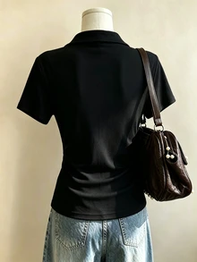 Lalippa 女款字母印花鈕扣半開襟短袖休閒T恤 - 黑色 - 查看 2