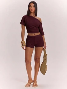 SHEIN BAE 休閒極簡風酒紅色提花女款不對稱單肩短版上衣與短褲兩件套 - 酒紅色 - 查看 7