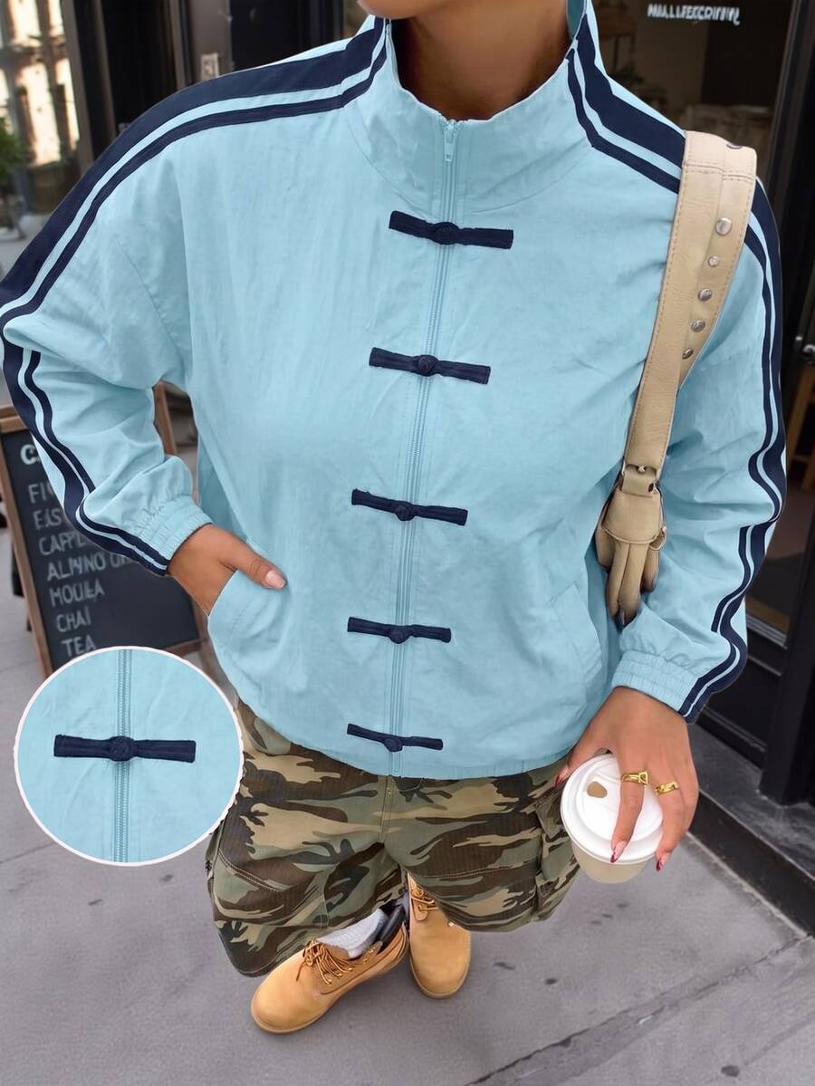 SHEIN EZwear 淺藍色大尺碼女款側條紋鈕扣設計薄款夾克 - 淺藍色 - 查看 1
