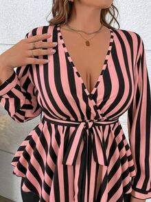 EMERY ROSE Plus size randig mönstrad blus med korskrage, asymmetrisk fåll och peplum, höst - Rosa - Visa 7
