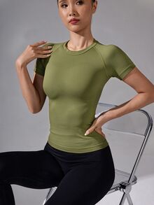 Easithlete Easithlete Women's Solid Color Raglan Short Sleeve Fitted Seamless Sports T-Shirt - Olive Green - View 4
