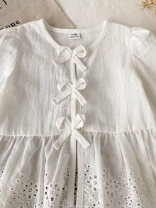 SHEIN 2件組幼女長袖上衣＋喇叭褲，甜美白色酒紅蝴蝶結鏤空蕾絲荷葉邊泡泡袖圓領休閒款，秋季節日白色襯衫 - 紅色 - 查看 3