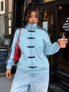 SHEIN EZwear 淺藍色大尺碼女款側條紋鈕扣設計薄款夾克 - 淺藍色 - 查看 6