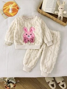 SHEIN Souflis 2件組女嬰刺繡兔子＋字母3D蝴蝶結設計兒童休閒簡約圓領上衣，毛絨布料長袖＋長褲套裝，鬆緊腰長褲，舒適保暖，適合冬季外出、度假與日常穿著 - 白色 - 查看 3