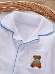 SHEIN Vintaside Kids 秋冬季毛圈布保暖內裡新生兒連身衣，可愛精緻熊口袋刺繡，時尚藍色對比滾邊，柔軟舒適毛圈布長袖居家休閒連身衣 - 白色 - 查看 6
