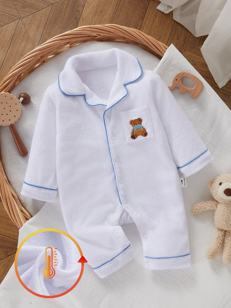 SHEIN Vintaside Kids 秋冬季毛圈布保暖內裡新生兒連身衣,可愛精緻熊口袋刺繡,時尚藍色對比滾邊,柔軟舒適毛圈布長袖居家休閒連身衣 - 白色 - 查看 1