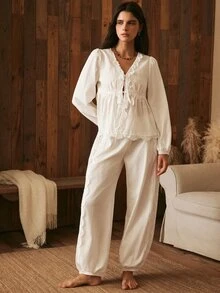 Lullawish Set Piyama Wanita Warna Polos dengan Atasan Lengan Panjang dan Celana Panjang Berenda Kontras di Bagian Depan - Putih - View 3
