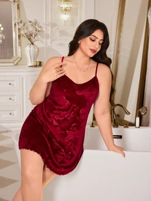 MuseNap CURVE Gaun Tidur Seksi Wanita Ukuran Besar Bahan Beludru Jacquard dengan Tali Bahu Tipis - Burgundy - View 3