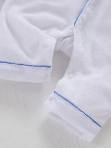 SHEIN Vintaside Kids 秋冬季毛圈布保暖內裡新生兒連身衣，可愛精緻熊口袋刺繡，時尚藍色對比滾邊，柔軟舒適毛圈布長袖居家休閒連身衣 - 白色 - 查看 3
