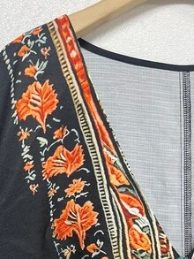 EMERY ROSE 女款波西米亞風數位印花寬鬆休閒V領荷葉袖洋裝，適合外出與度假 - 黑色 - 查看 4
