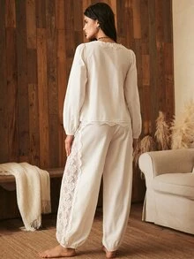 Lullawish Set Piyama Wanita Warna Polos dengan Atasan Lengan Panjang dan Celana Panjang Berenda Kontras di Bagian Depan - Putih - View 2