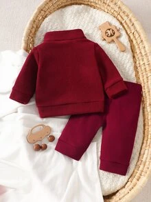 SHEIN 新生女嬰 2 件組長袖套裝，嬰兒半拉鍊連帽外套與長褲，字母與愛心印花柔軟休閒套裝，適合秋冬 - 紅色 - 查看 2