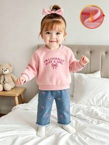 SHEIN 2件組女嬰幼兒套頭牛仔套裝，可愛粉藍蝴蝶結字母印花，長袖圓領毛絨款，適合戶外家庭春季度假，毛邊下擺 - 彩色 - 查看 10