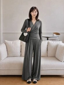 Yumoku 女款深灰色針織套裝 V領上衣與寬腿休閒長褲 通勤穿搭 冬季套裝 - 灰色 - 查看 4