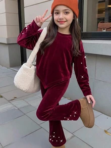SHEIN 女童天鵝絨珍珠裝飾不規則上衣與喇叭褲兩件套，優雅長袖休閒裝 - 紅色 - 查看 4