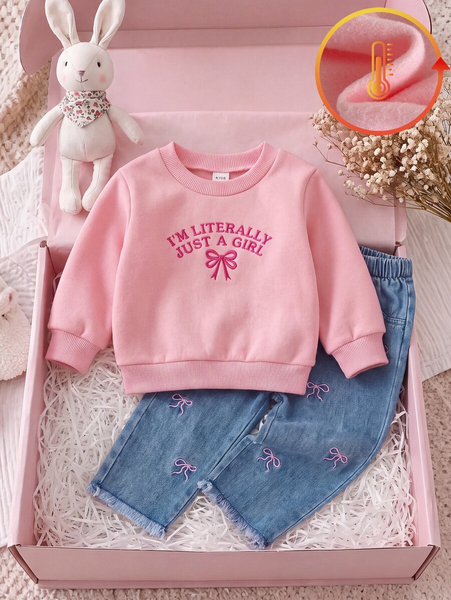 SHEIN 2件組女嬰幼兒套頭牛仔套裝,可愛粉藍蝴蝶結字母印花,長袖圓領毛絨款,適合戶外家庭春季度假,毛邊下擺 - 彩色 - 查看 1