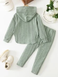 SHEIN Genkimix Kids 女童羅紋針織連帽兩件套，秋冬韓風親膚柔軟彈性直條紋套裝，休閒簡約風，連帽設計增添時尚感，適合4-8歲幼童，適合日常穿著、居家、戶外出遊，百搭實用 - 綠色 - 查看 2