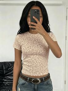 Mom And Me 母女款復古美式甜杏色豹紋印花Tween女孩修身休閒極簡舒適圓領緊身長短袖T恤，適合夏季返校、Y2K、美式復古甜美、休閒校園運動風、外出街拍 - 白色 - 查看 3